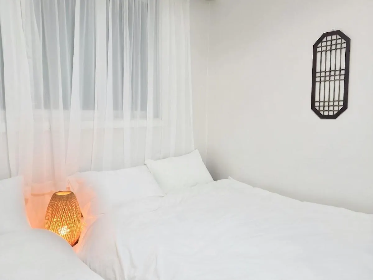 Line 9 Black Stone, 15 Minutes To Gangnam, 30 Minutes To Jamsil, 10 Minutes To Yeouido, 3Bed, Chung-Ang University, Olive Young Seoul