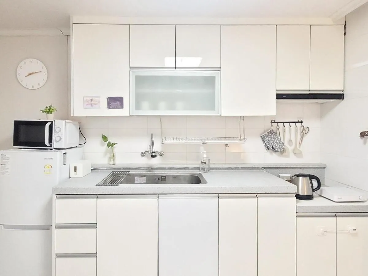 Line 9 Black Stone, 15 Minutes To Gangnam, 30 Minutes To Jamsil, 10 Minutes To Yeouido, 3Bed, Chung-Ang University, Olive Young Seoul South Korea